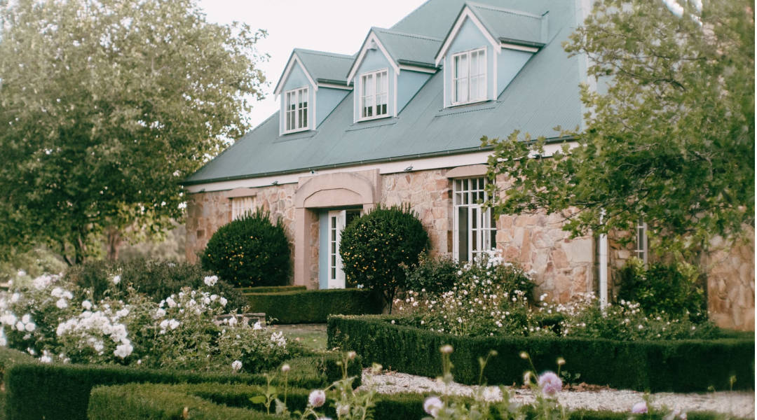 Sault Restaurant & Estate